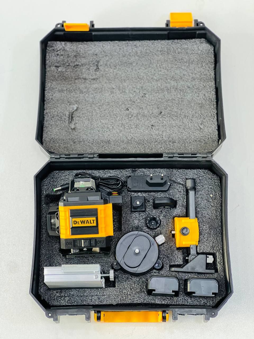 ترازلیزری طرح  دیوالت 4D