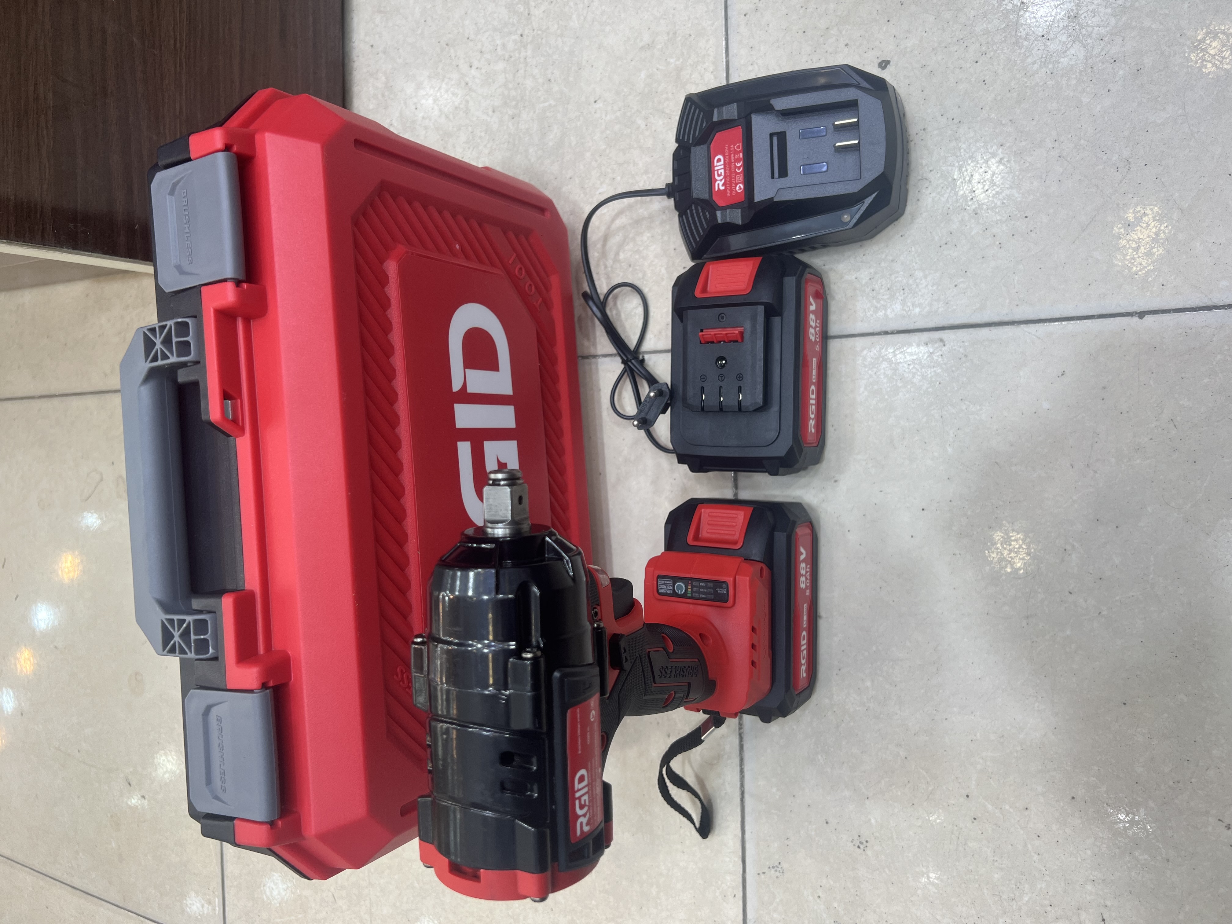 بکس شارژی حرفه‌ای RGID مدل ۵۰۰ نیوتن‌متر – موتور براشلس (Brushless) با ۲ باطری ۸۸ ولت
